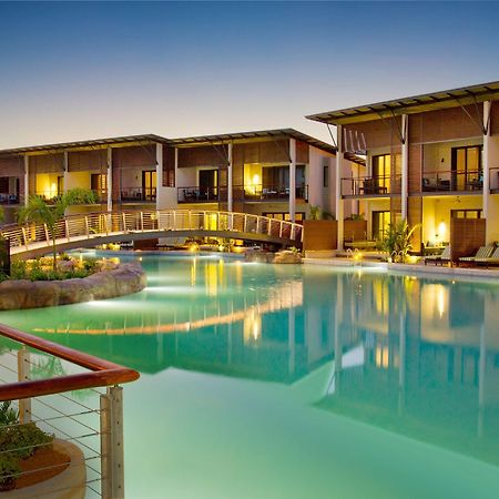 Mindil Beach Casino Resort Darwin Buitenkant foto The swimming pool at the resort