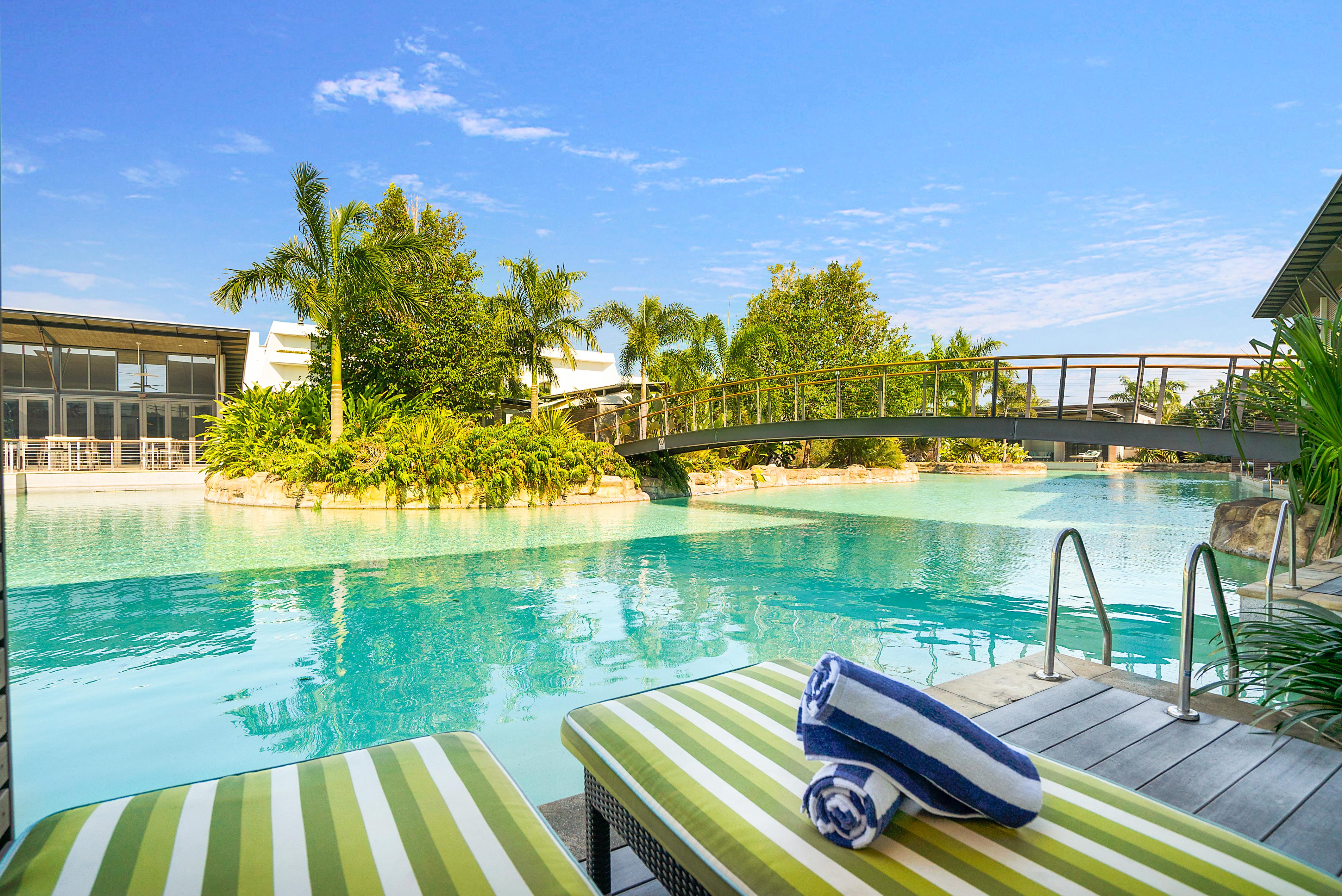 Mindil Beach Casino Resort Darwin Buitenkant foto The pool at Peppers Beach Club Resort
