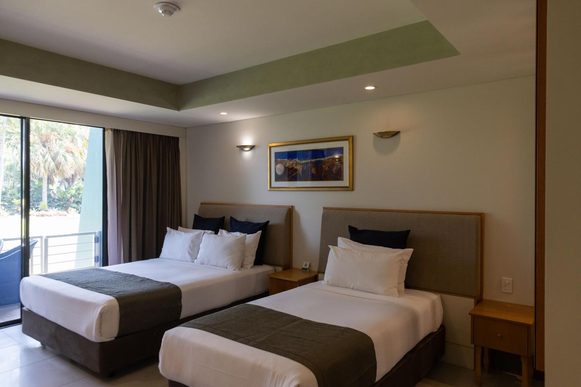 Mindil Beach Casino Resort Darwin Buitenkant foto Deluxe room at the resort