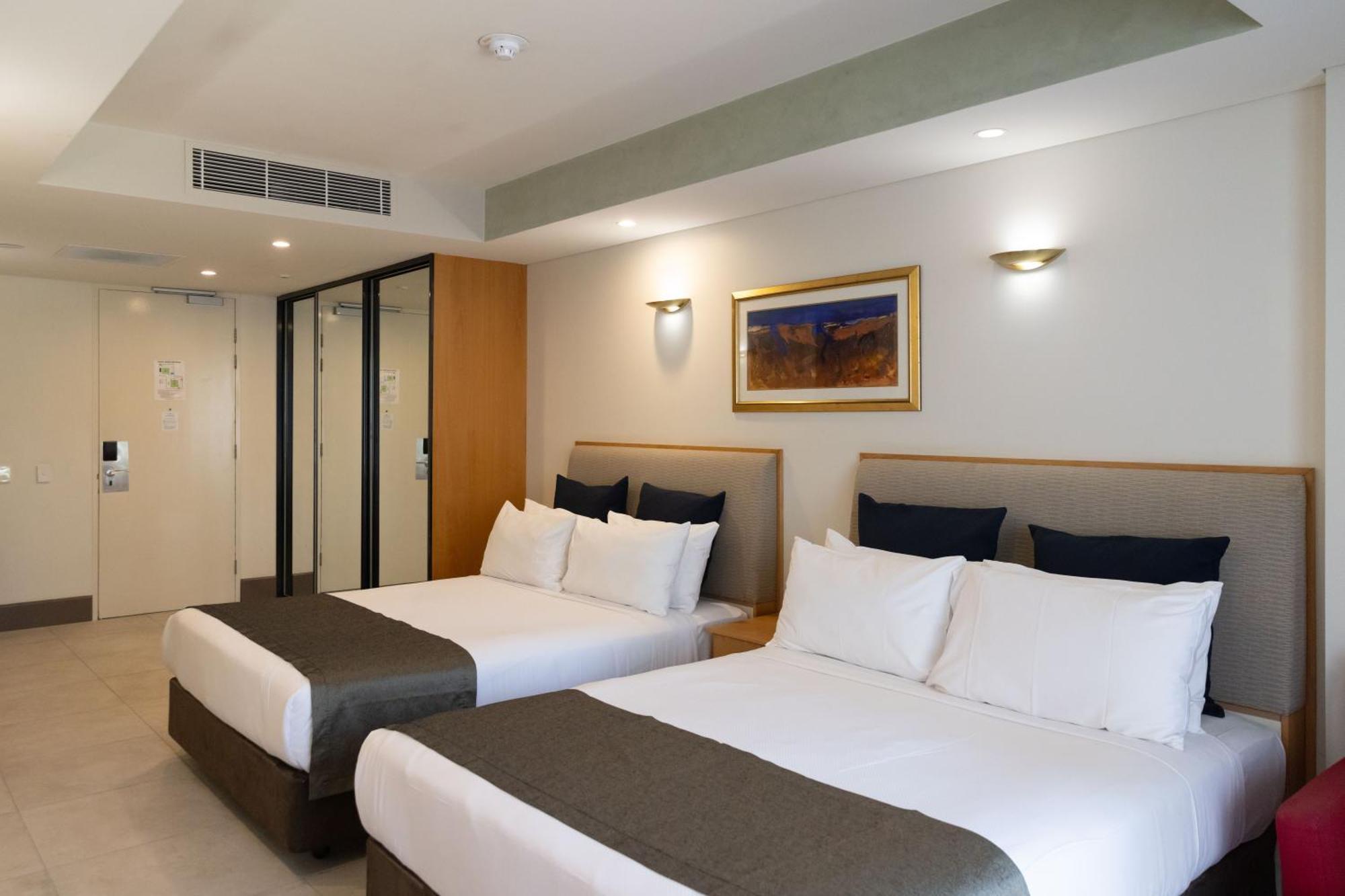 Mindil Beach Casino Resort Darwin Buitenkant foto A room at the hotel
