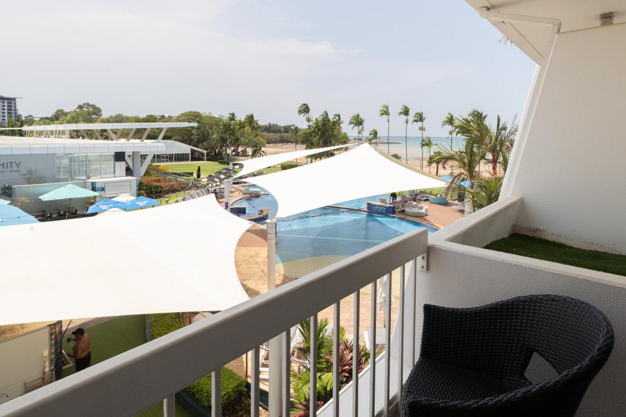 Mindil Beach Casino Resort Darwin Buitenkant foto View from a balcony