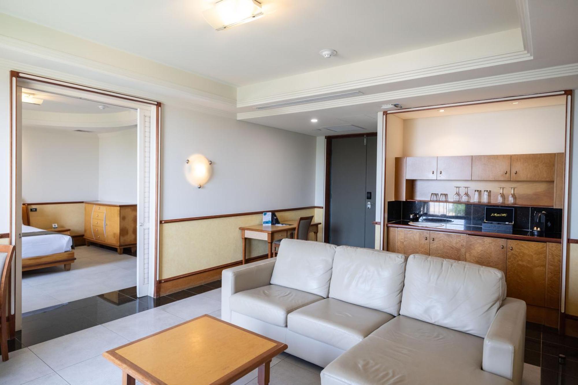 Mindil Beach Casino Resort Darwin Buitenkant foto A typical apartment at the hotel