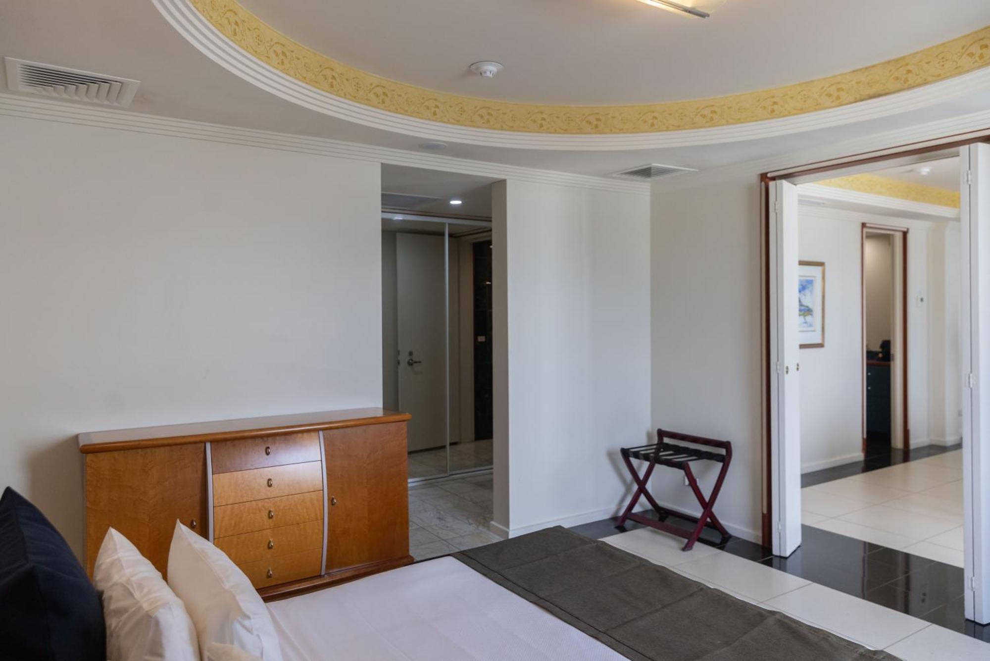 Mindil Beach Casino Resort Darwin Buitenkant foto A room at the hotel