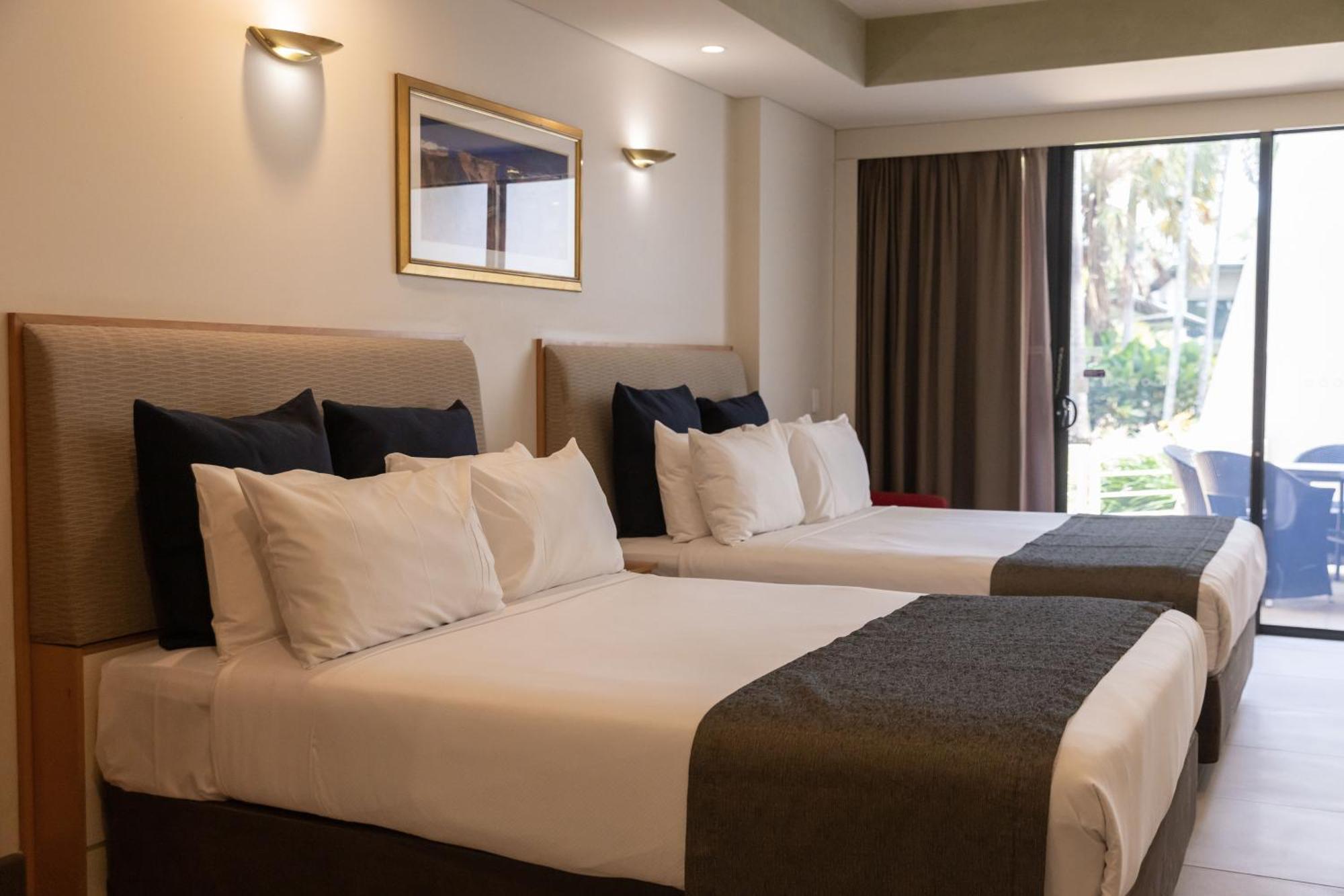 Mindil Beach Casino Resort Darwin Buitenkant foto A room at the hotel