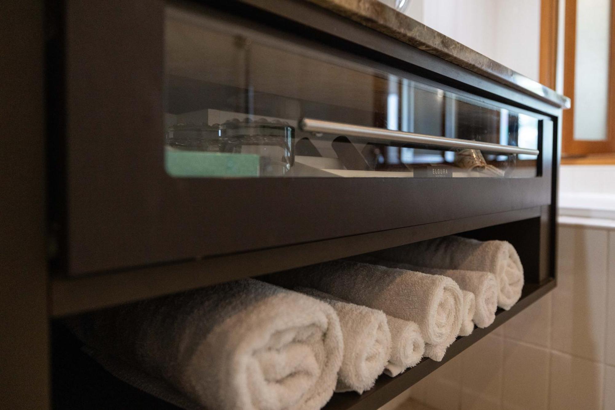 Mindil Beach Casino Resort Darwin Buitenkant foto A towel warmer