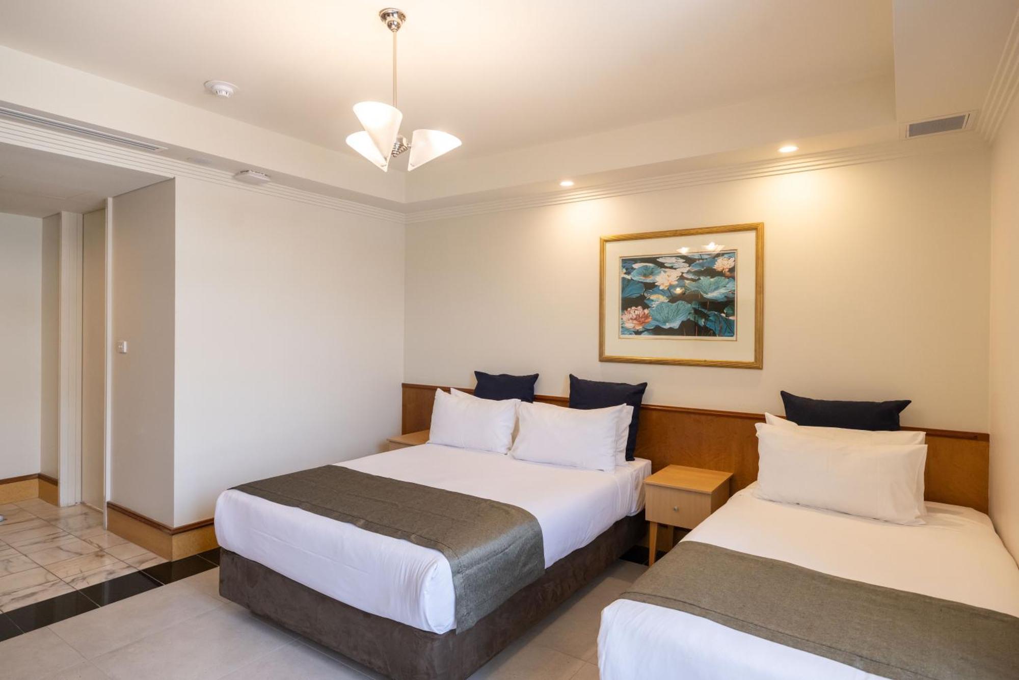 Mindil Beach Casino Resort Darwin Buitenkant foto A room at the hotel