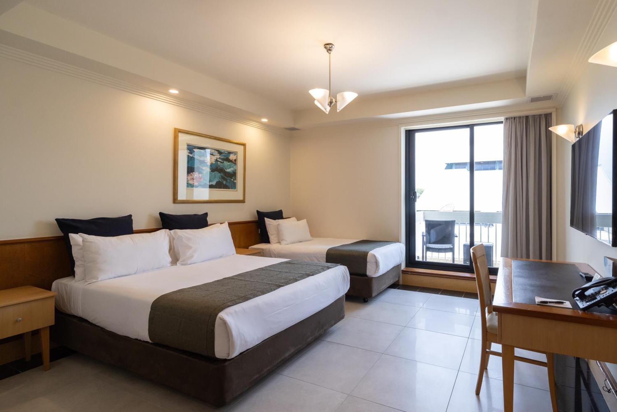 Mindil Beach Casino Resort Darwin Buitenkant foto A room at the hotel