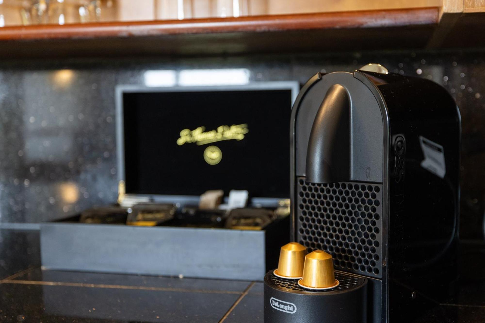 Mindil Beach Casino Resort Darwin Buitenkant foto A Nespresso machine