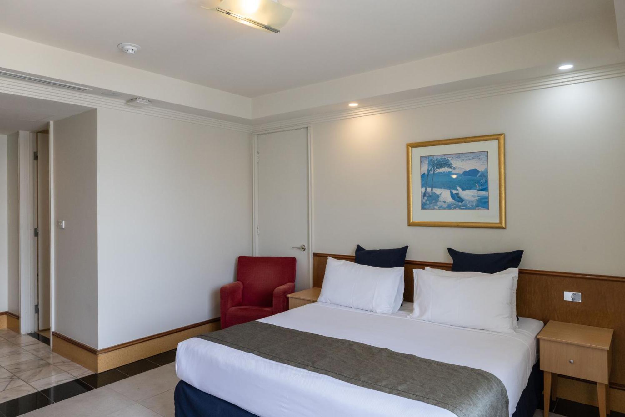 Mindil Beach Casino Resort Darwin Buitenkant foto A room at the hotel